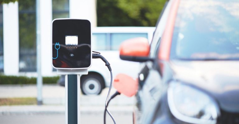 160 bornes de recharge à l’horizon 2025, mais des défis de maintenance à anticiper